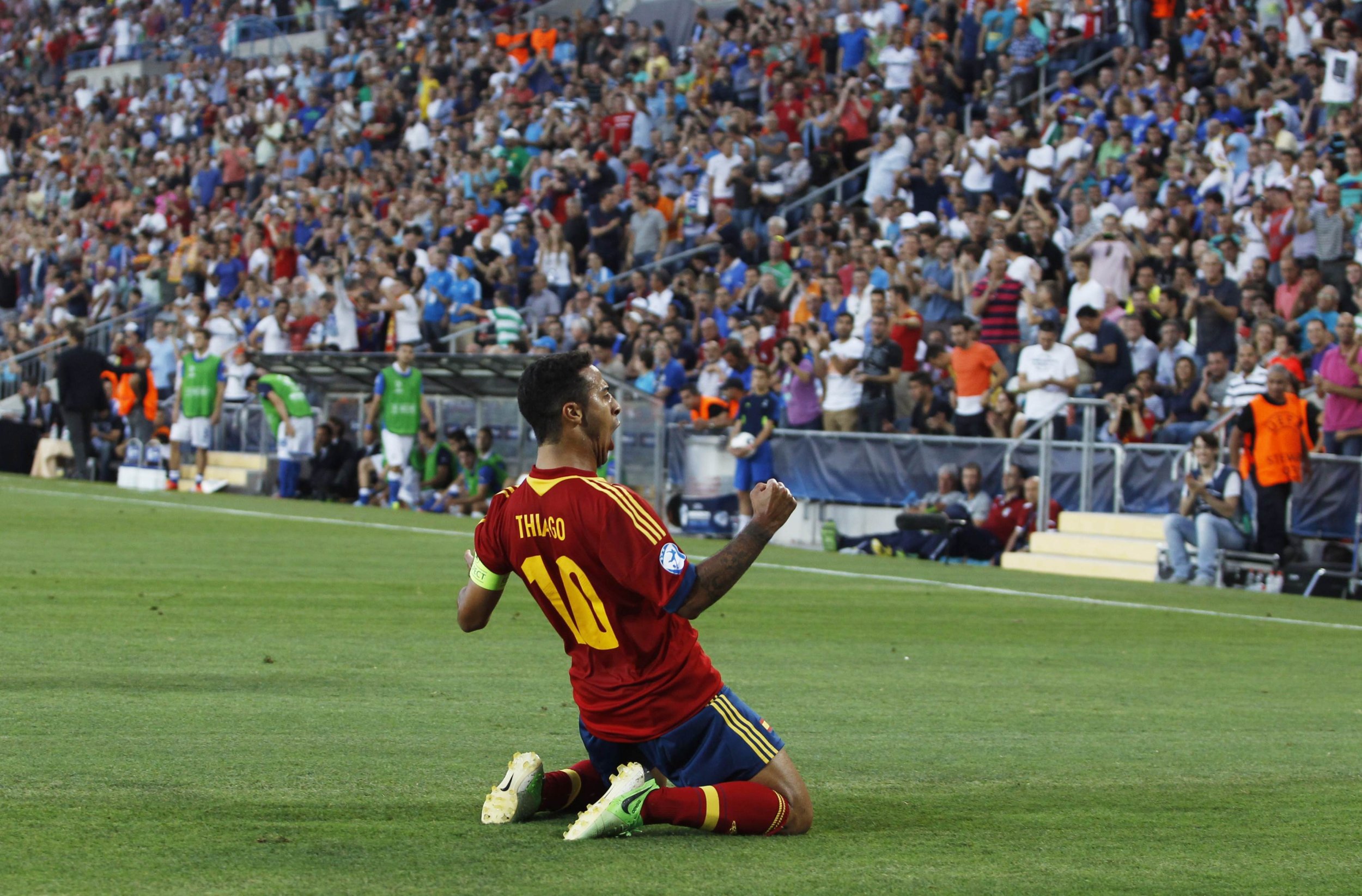 Bayern Munich Goalkeeper Sees Thiago Staying At Allianz Arena Ibtimes