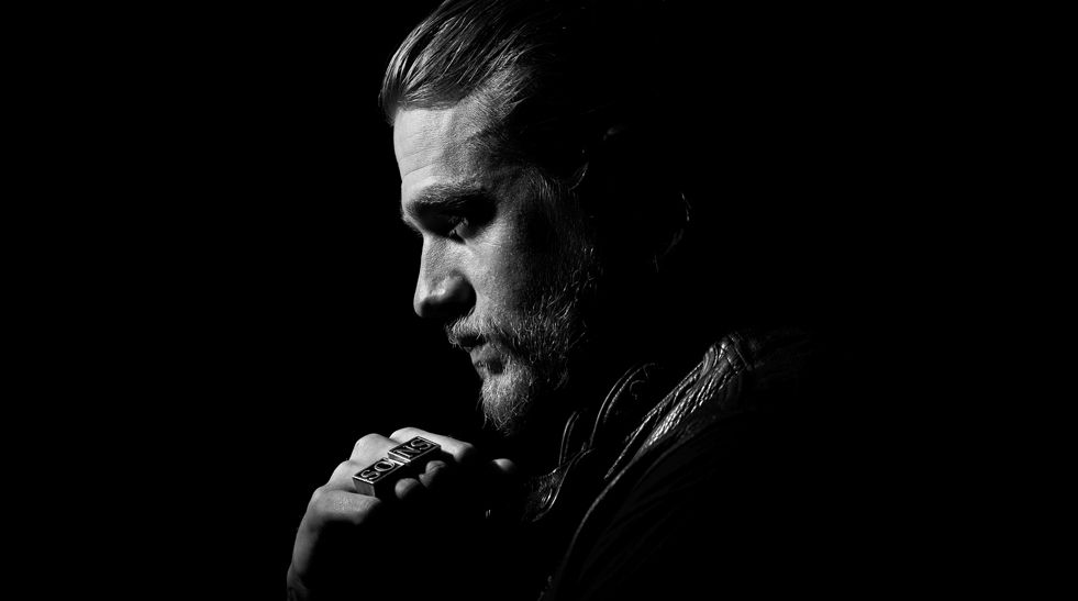 Sons Of Anarchy Season Spoilers Photos Of Charlie Hunnams Stunt