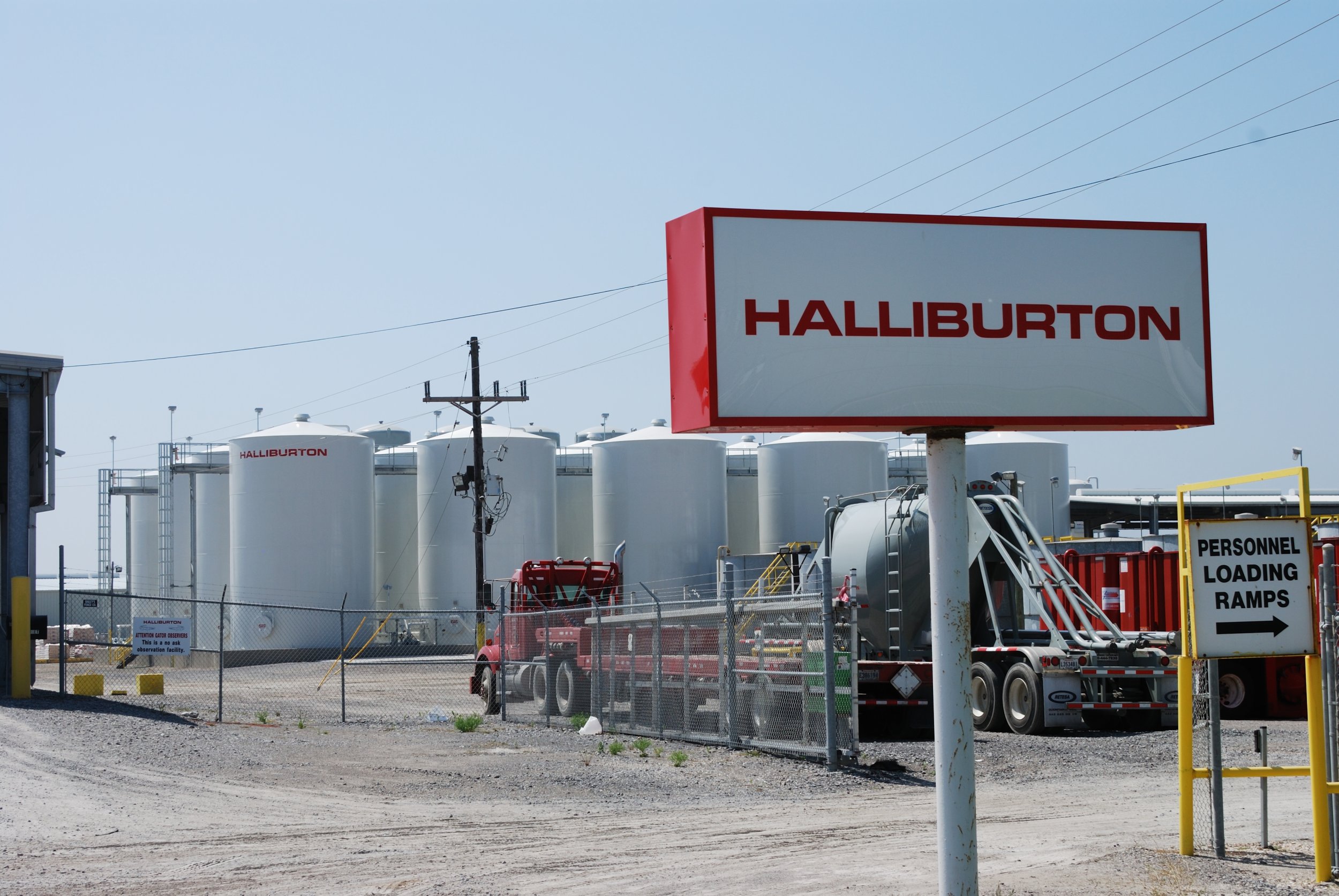 Halliburton Co Nyse Hal Posts Fourth Quarter Loss On Slump In Demand