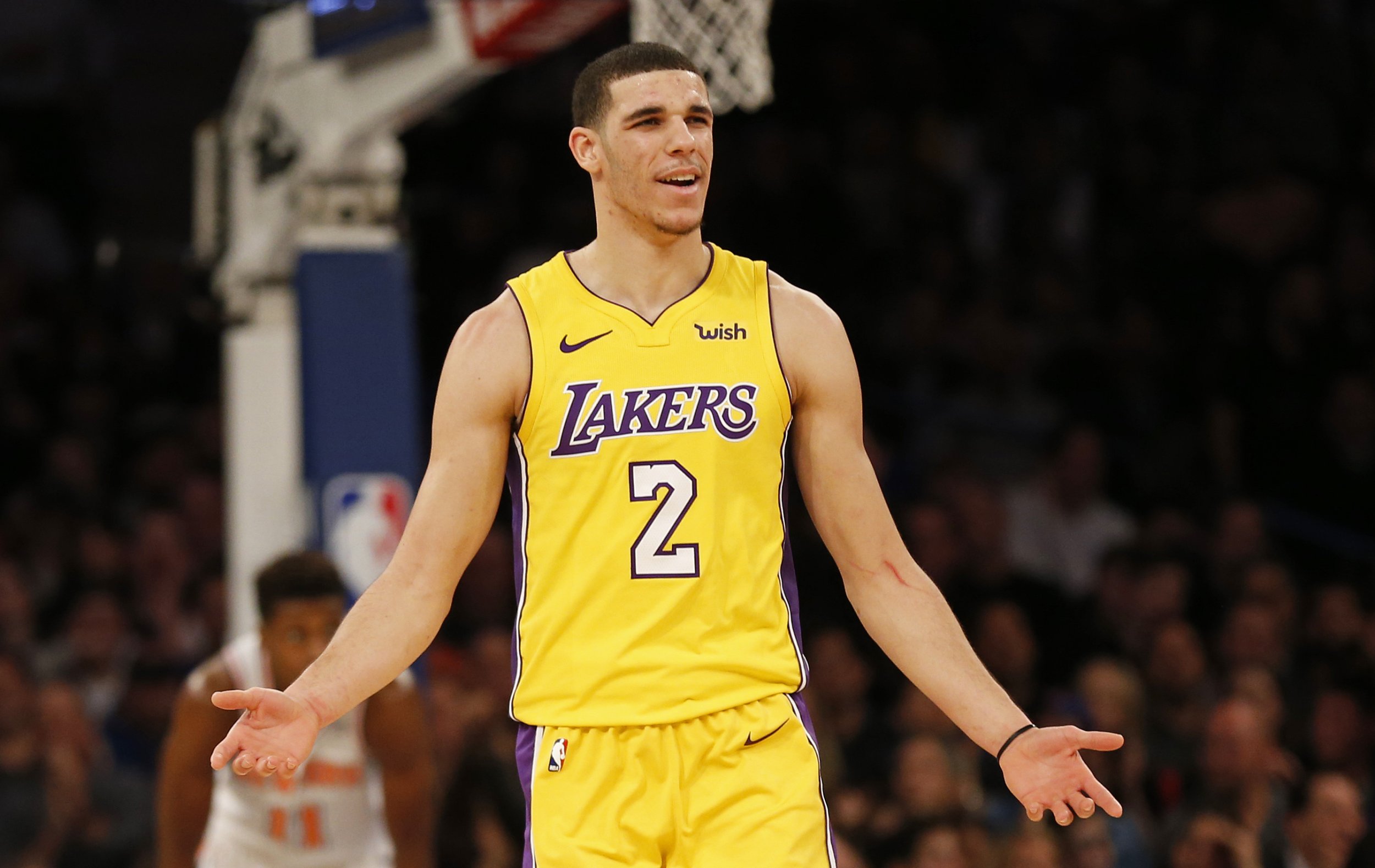 Lakers News Lonzo Ball To Undergo MRI After Suffering Knee Contusion