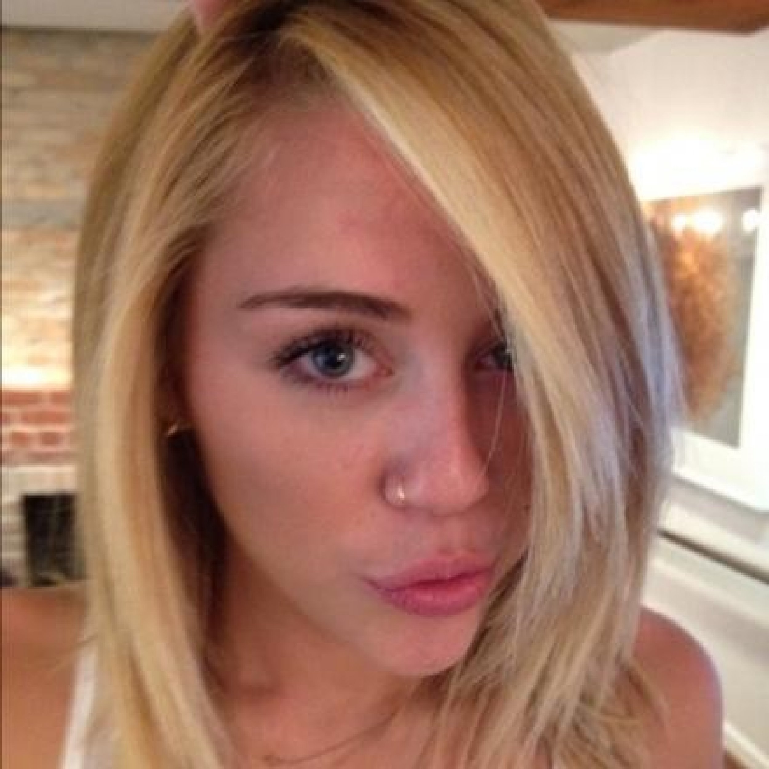 Miley Cyrus Naked Photo Surfaces Where To Find Photo Meant Only For