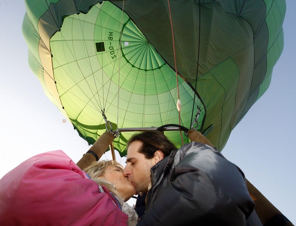 A date in the hot air balloon.