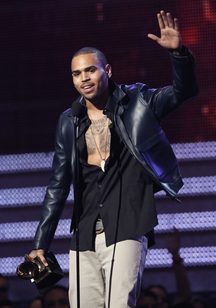 Did Chris Brown rob a girl?