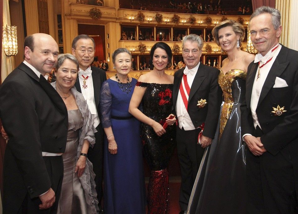 Officials and their guests pose during the traditional Opera Ball Opernball in Vienna, February 16, 2012. L-R State opera director Dominique Meyer, Margit Fischer, U.N. Secretary General Ban Ki-moon, his wife Yoo Soon-taek, soprano singer Angela Gheor