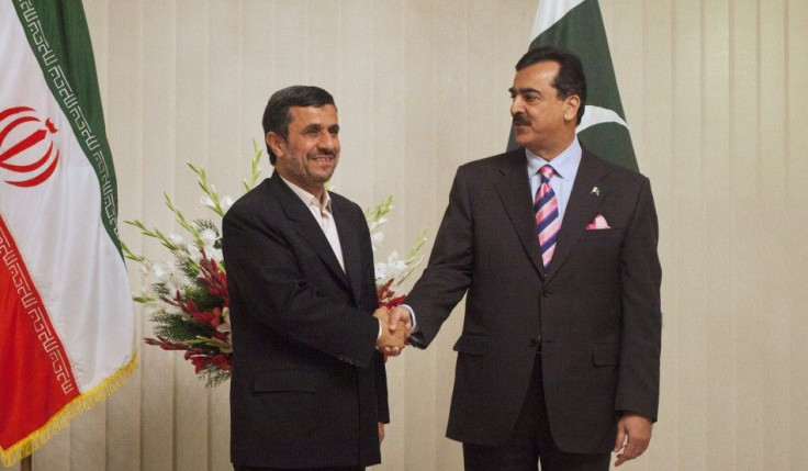 Pakistan&#039;s PM Gilani and Iran&#039;s President Ahmadinejad shake hands before their meeting in Islamabad