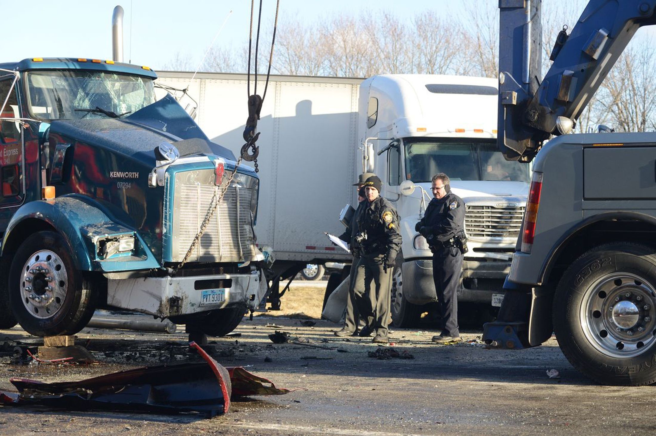 Massive Vehicle Pileup At Ohio Kills Twelve-Year-Old Girl Block Traffic Photos