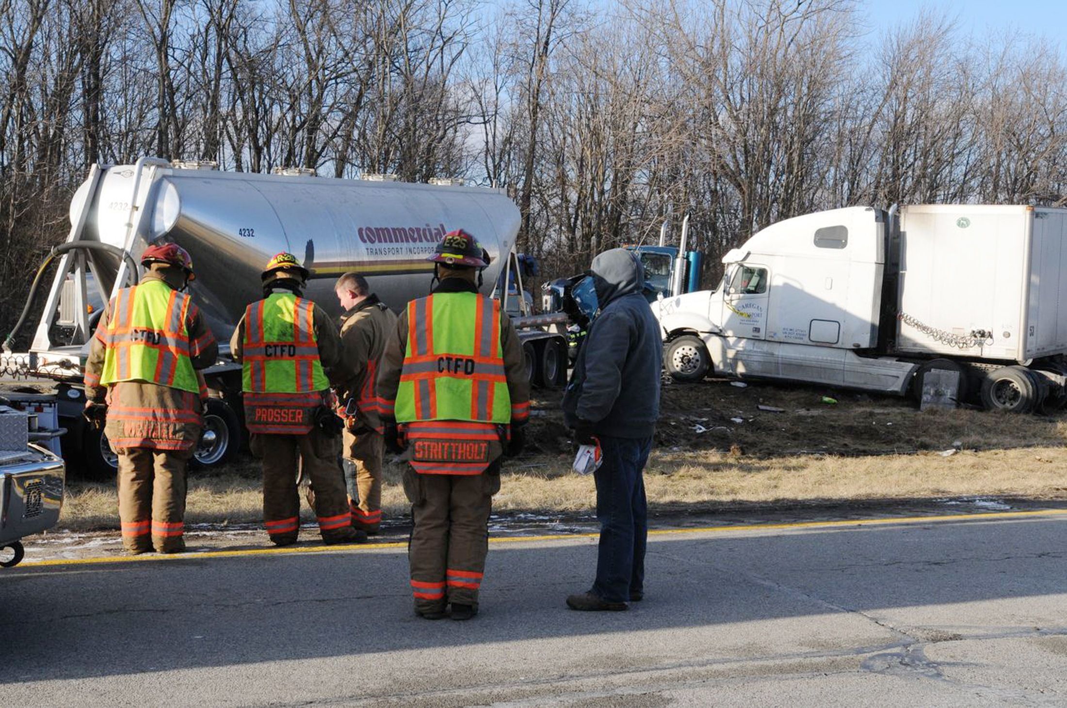 Massive Vehicle Pileup At Ohio Kills Twelve-Year-Old Girl Block Traffic Photos