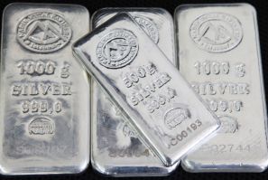 Bars of 500 g and 1,000 g silver in Istanbul
