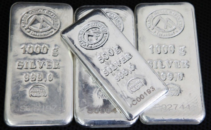 Bars of 500 g and 1,000 g silver in Istanbul