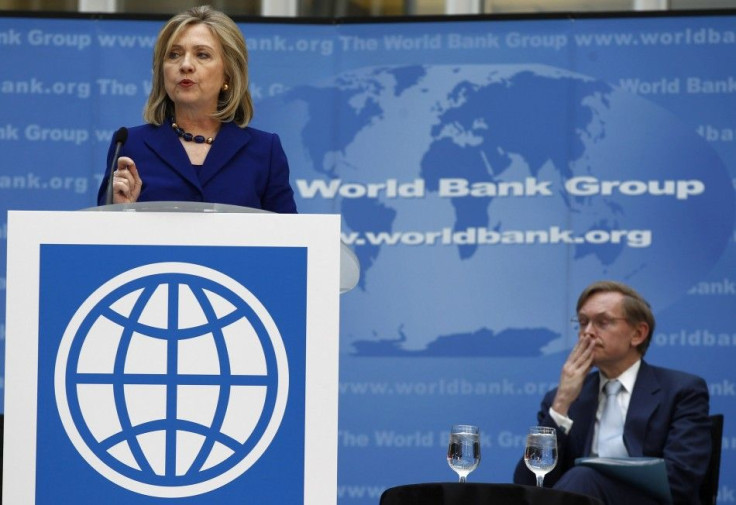 U.S. Secretary of State Hillary Clinton and World Bank President Robert Zoelick take part in a ceremony marking World Water Day at World Bank Headquarters in Washington, March 22, 2011.