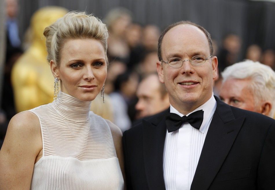 Princess Charlene Joins the Retro Fever at Oscars 2012, Dons White on Red Carpet