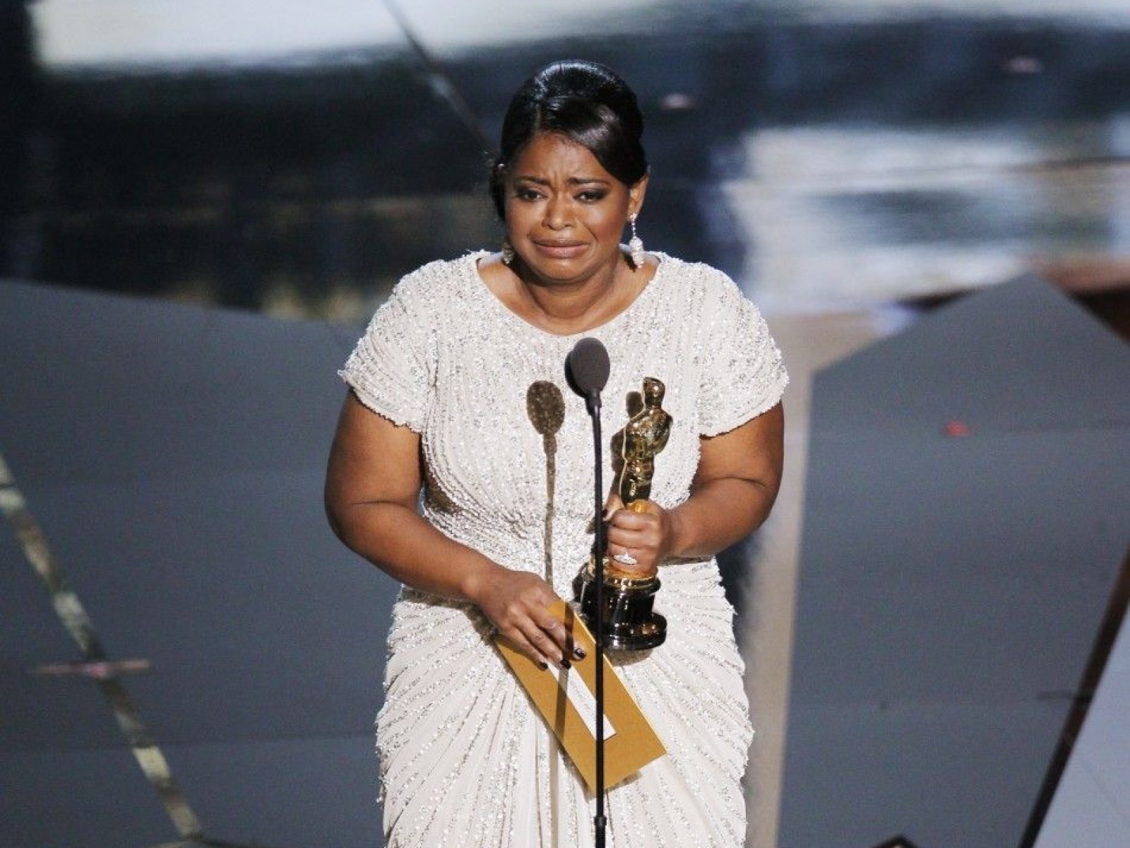 octavia spencer dress designer Octavia Spencer and Tadashi Shoji, Red Carpet BFFs Manolo for the Big Girl