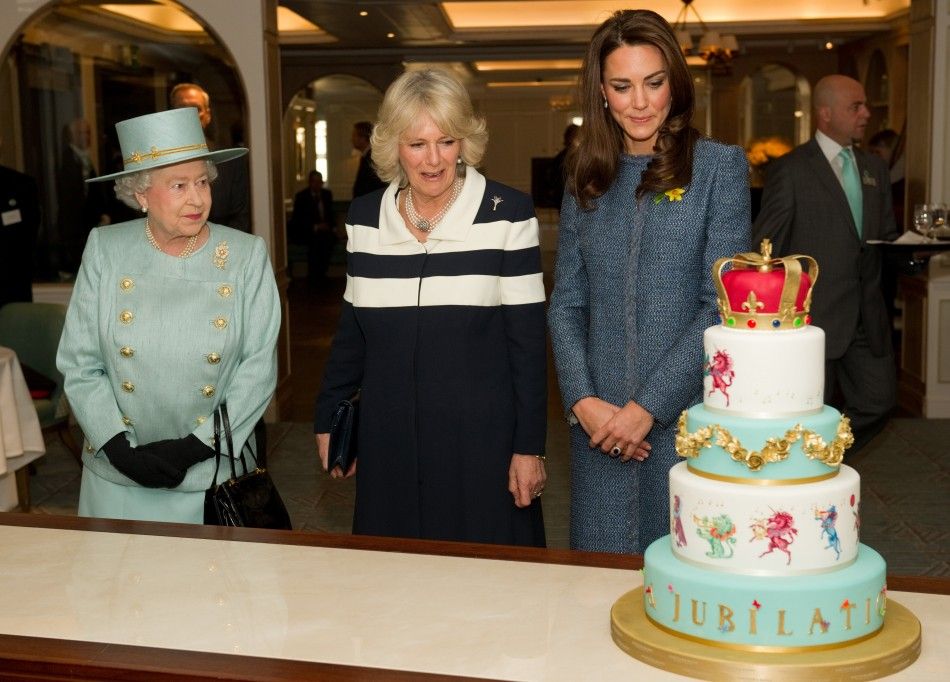 Fortnum  Mason Tea Kate Middletons Azure Coat  Queens Cake in Pictures 