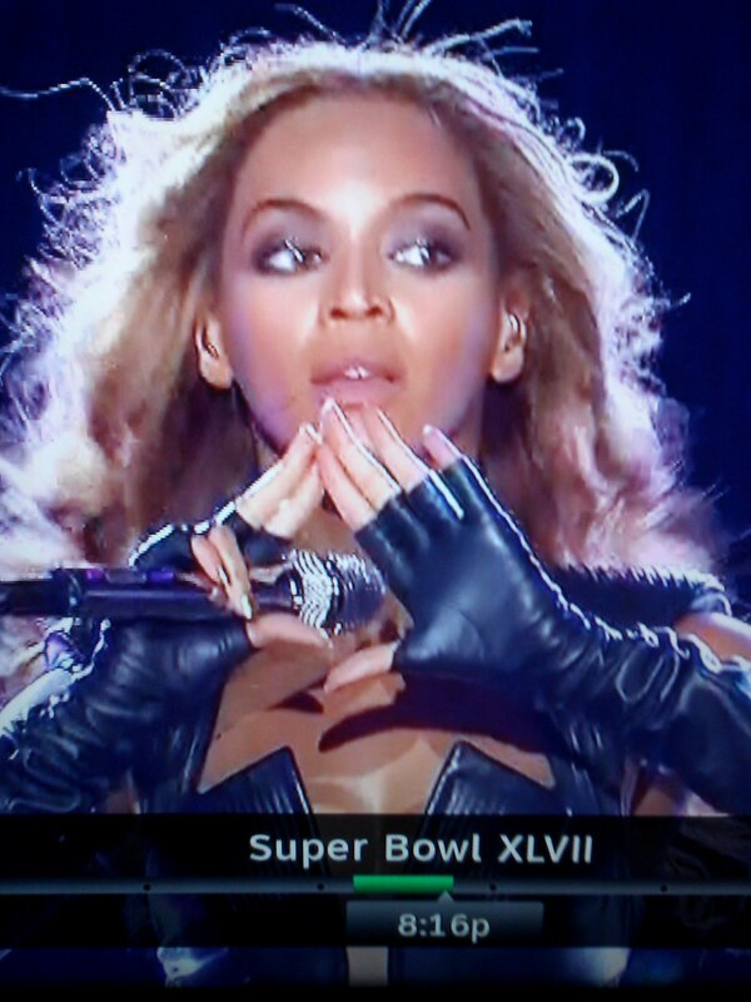 Did Beyoncé Flash Illuminati Sign During Super Bowl 2013 Halftime Show