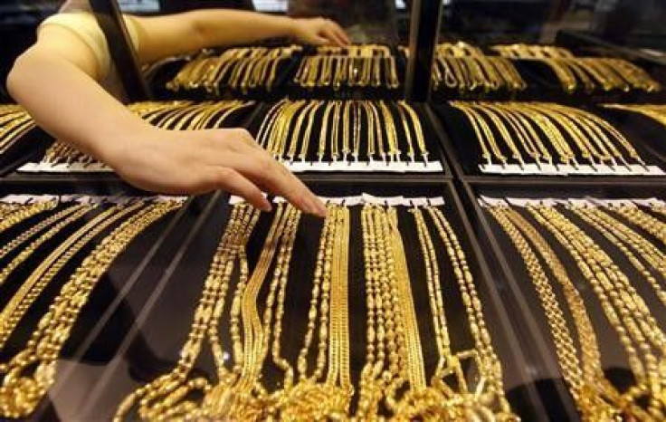 Gold falls 3.5 percent in the week, more weakness seen