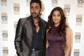 Abhishek Bachchan (L) and his wife Aishwarya Rai Bachchan