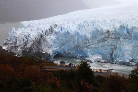Argentina’s Perito Moreno Glacier Collapse, Tourists Watch in Awe