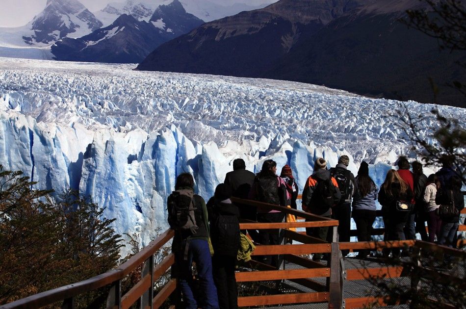Argentinas Perito Moreno Glacier Collapse, Tourists Watch in Awe