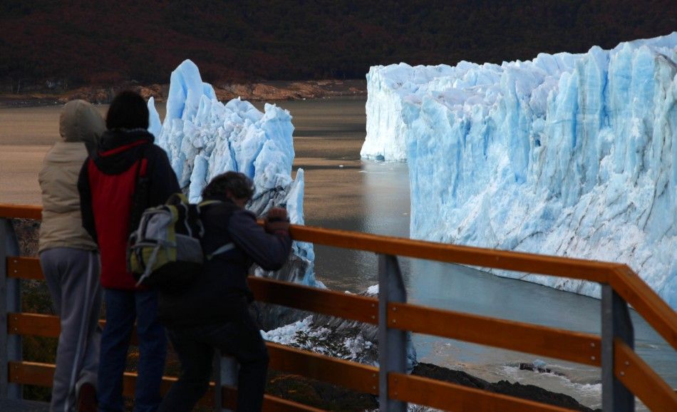Argentinas Perito Moreno Glacier Collapse, Tourists Watch in Awe