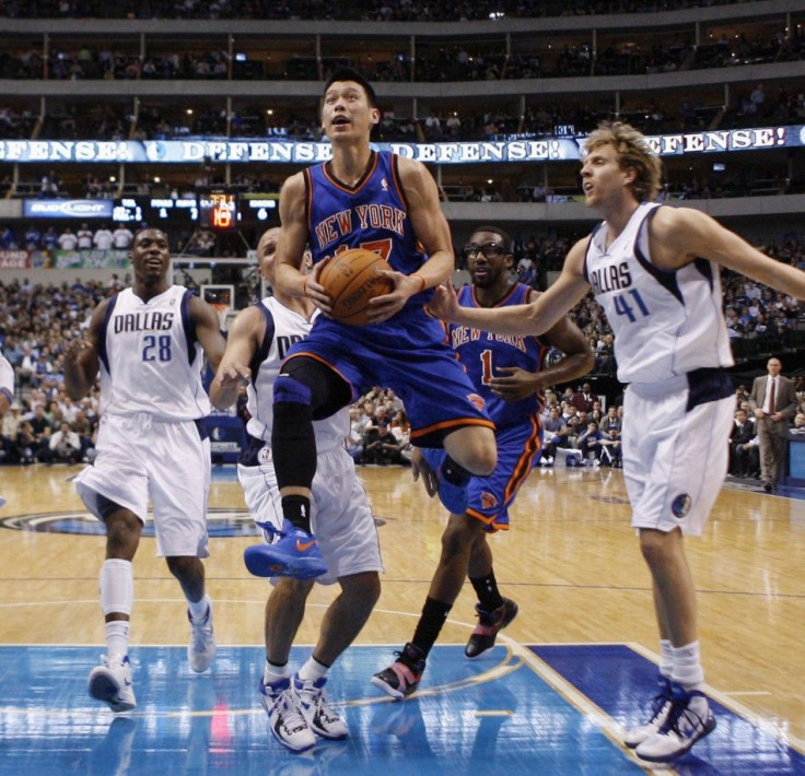 Jeremy Lin Drives Against 3 Dallas Mavericks, Including