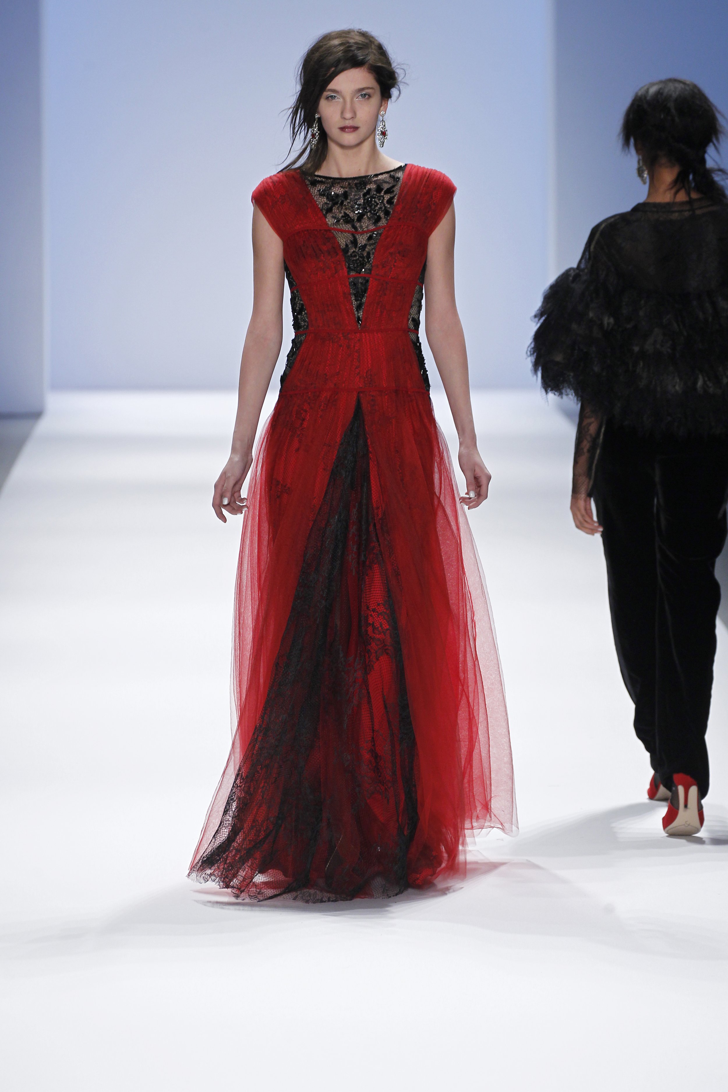 New York Fashion Week: Tadashi Shoji Recounts Dynastic Grandeur For ...