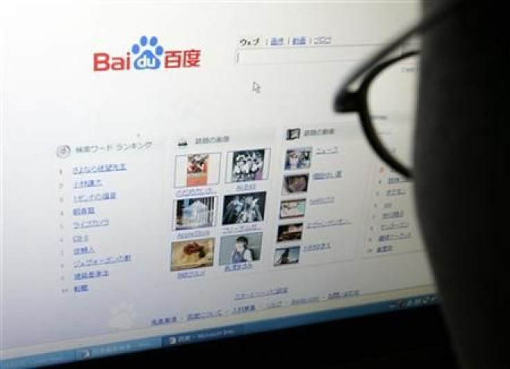 An employee looks at Chinese Web search leader Baidu.com Inc&#039;s new Japanese Web search engine in Tokyo