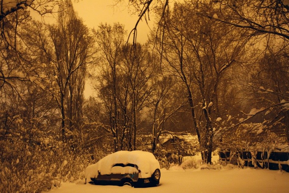 Several inches of snow cover a parked vehicle in Flagstaff, Arizona March,18 2012. The late winter storm kept temperatures well below normal in California on Sunday and generated heavy snow fall in several states, including Arizona, where several highways