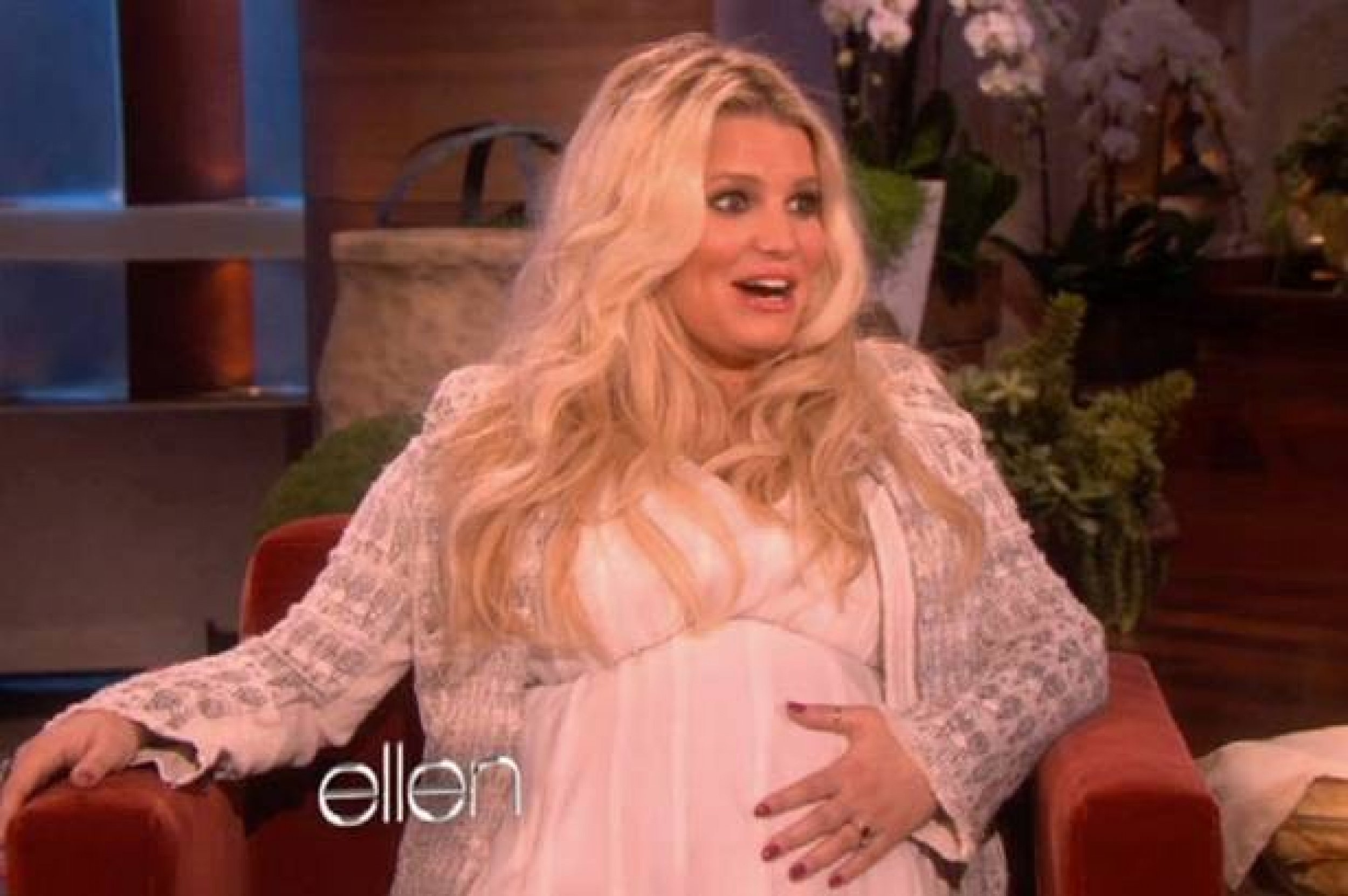 Jessica Simpson Shows Off Her Huge Baby Bump In Skintight Shirt