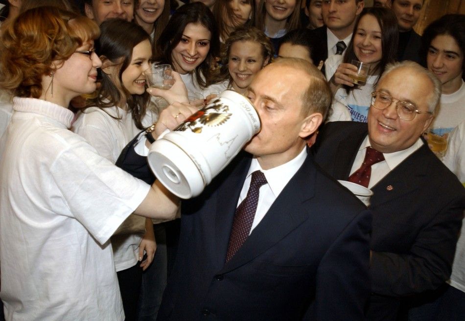2005 Putin Drinks From the Big Cup