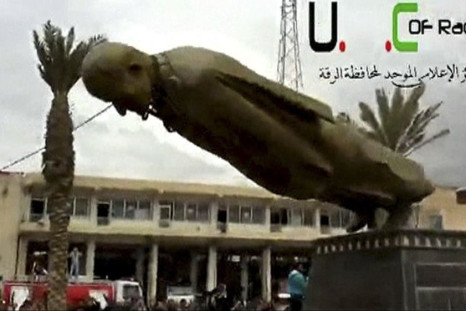 Assad statue torn down 