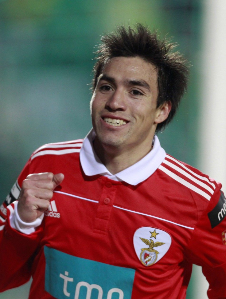 While negotiations for Benfica&#039;s Nicolas Gaitan (pictured) are ongoing, United have handed trials to a trio of Brazilian teenagers, according to reports.