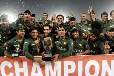 Watch highlights as Pakistan beat Bangladesh by two runs to win the 2012 Asia Cup.