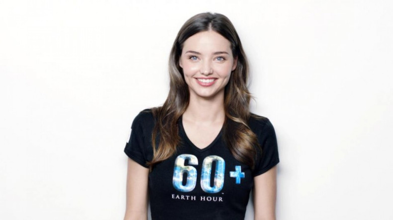Victoria Secret&#039;s Angel Miranda Kerr Conducts Earth Hour Free Yoga Class for Public
