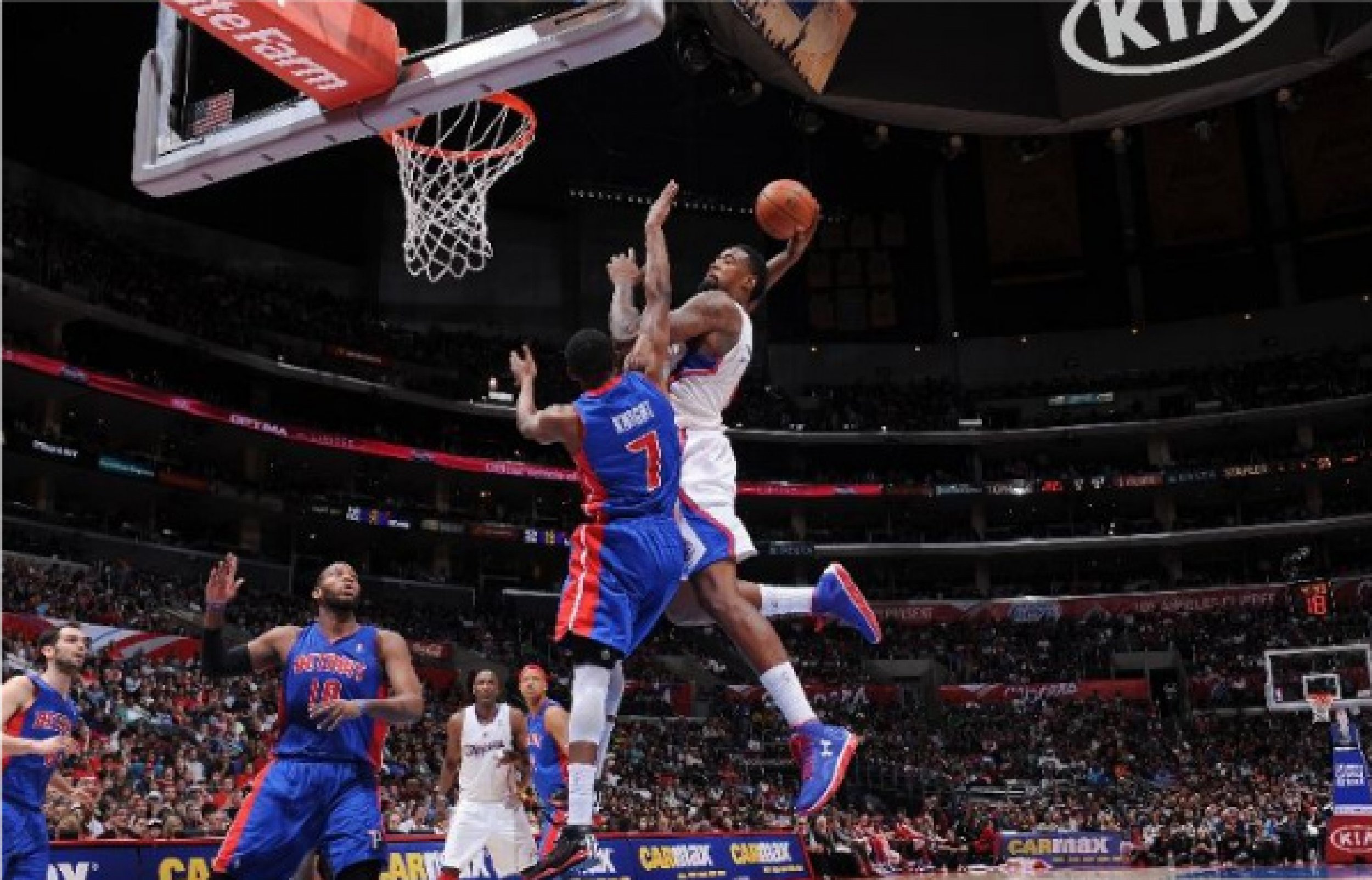 DeAndre Jordan Dunk Video: Brandon Knight Gets Posterized On Alley-Oop ...