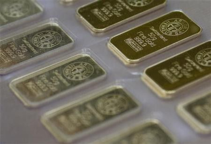 Gold holds near $1,660/oz as weaker euro caps gains