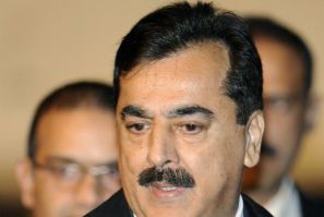 Pakistan&#039;s PM Gilani arrives at Gimpo airport in Seoul