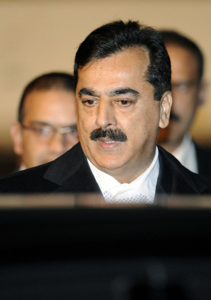 Pakistan&#039;s PM Gilani arrives at Gimpo airport in Seoul
