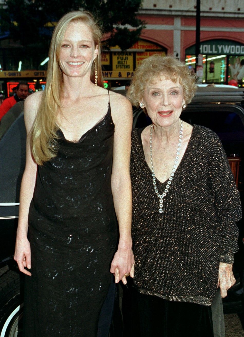 Actresses Suzy Amis L and Gloria Stuart arrive for the premiere of the new film quotTitanicquot December 14 at Manns Chinese Theatre in Hollywood. quotTitanicquot directed and produced by James Cameron cost 200 million to produce tells the sto