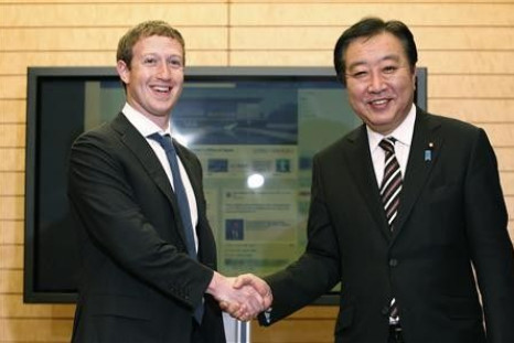 Facebook CEO Mark Zuckerberg (L) shakes hands with Japan&#039;s Prime Minister Yoshihiko Noda in front of a monitor displaying a facebook page of the Prime Minister&#039;s Office of Japan as they meet at the latter&#039;s official residence in Tokyo March