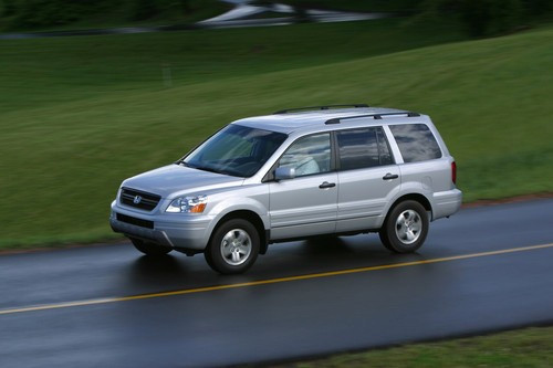 2003 Honda Pilot EX driving.