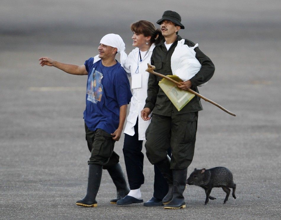 Soldiers and police officials held hostage by the FARC rebels arrive at Villavicencio039s airport after being freed