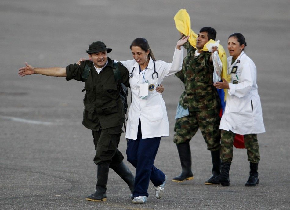 Soldiers and police officials held hostage by the FARC rebels arrive at Villavicencios airport after being freed