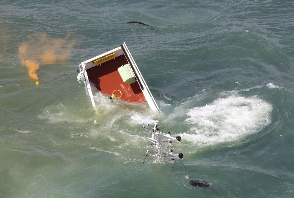 Container Ship Rena Sinking Off New Zealand Coast PHOTOS