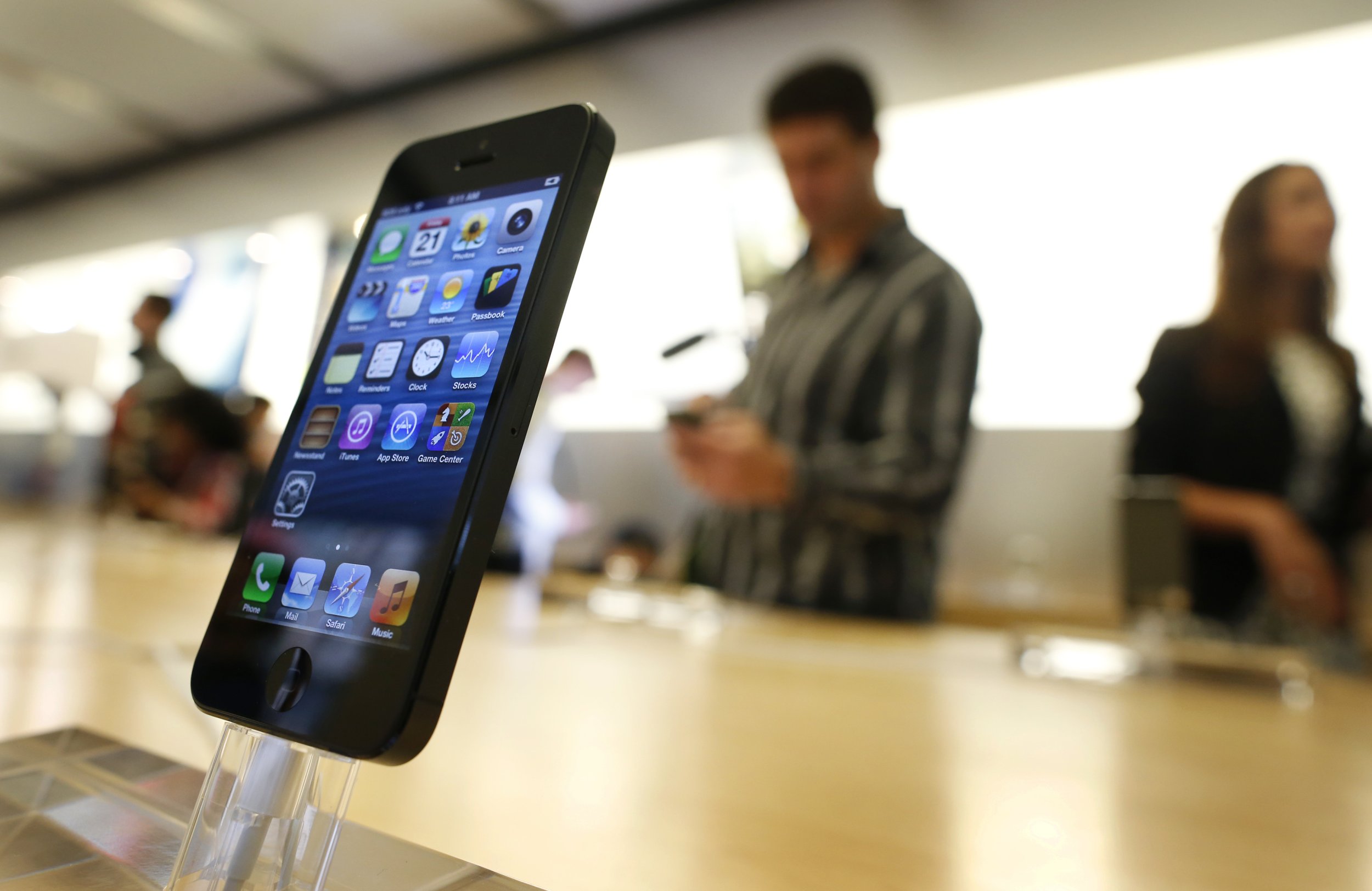 Apple Iphone 6 Release Date Rumors Analyst Says Iphone 5s Sequel Will Launch In June 2014 With