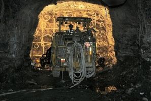 Underground mining machine