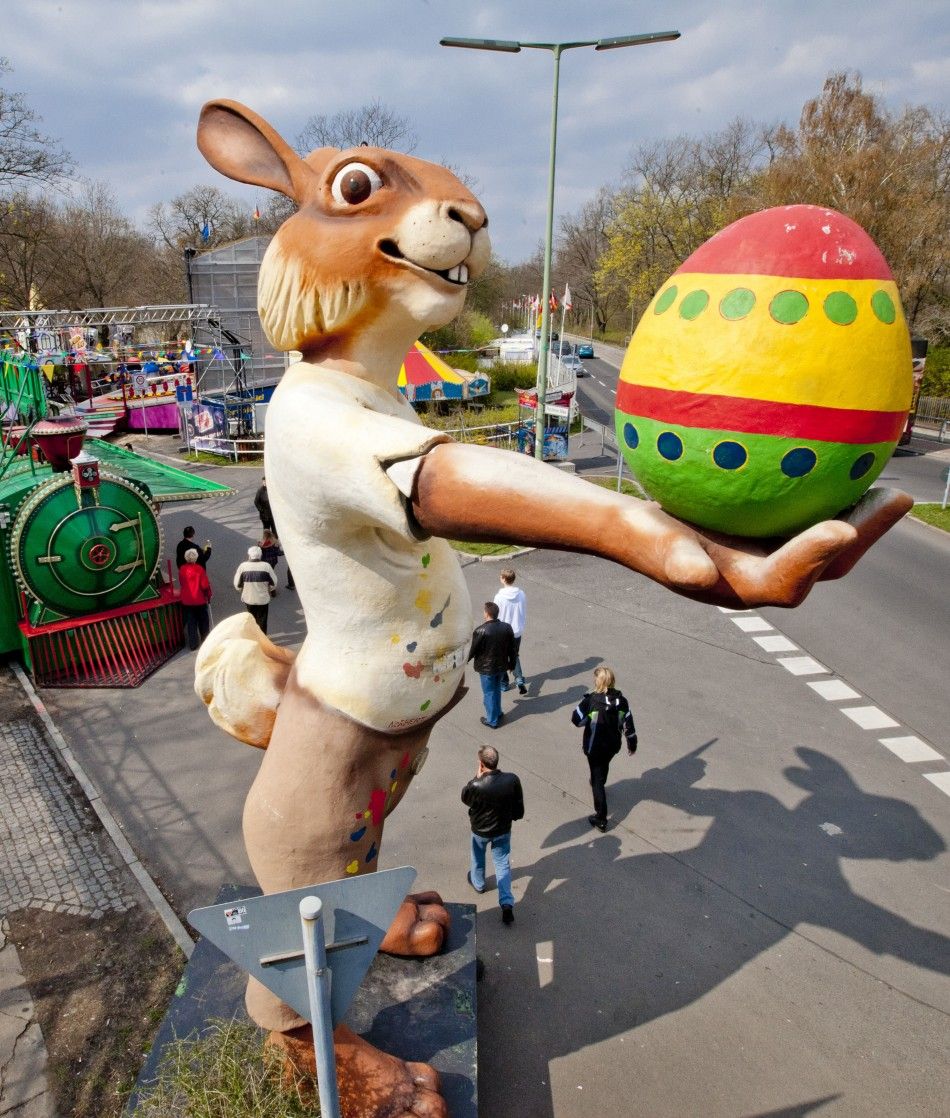 Weird Easter Traditions Celebrations Around The World Photos Ibtimes