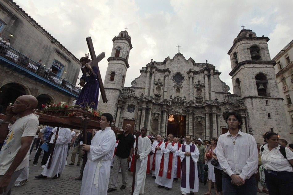 Worshippers carry a statue of Jesus Christ during a Via Crucis Way of the Cross procession on Good Friday in Havana April 6, 2012. Bells rang from Roman Catholic churches throughout Havana on Friday to remember the death of Jesus Christ as Cubans celebr