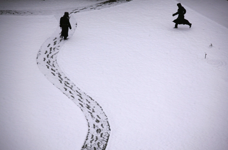 Robbery Suspects Snow Footprints