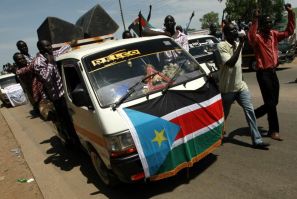 Supporters of Sudan People&#039;s Liberation Movement (SPLM) take part in a rally in support of South Sudan taking control of the Heglig oil field, in Juba