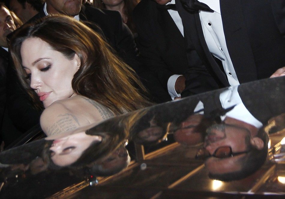 Brad Pitt, Angelina Jolie Engaged